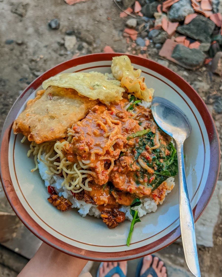 Nasi pecel rumahan Warung Makan Pak Wahib